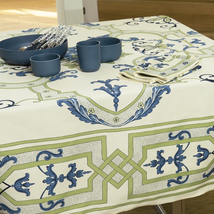 Trianon Tablecloth - Cream ground/blue