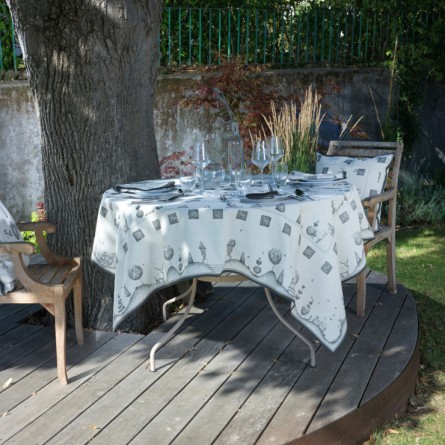 Le Jardin Merveilleux Tablecloth