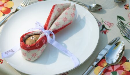 Détail de la nappe Lunéville – Idée déco de table de Pâques Beauvillé